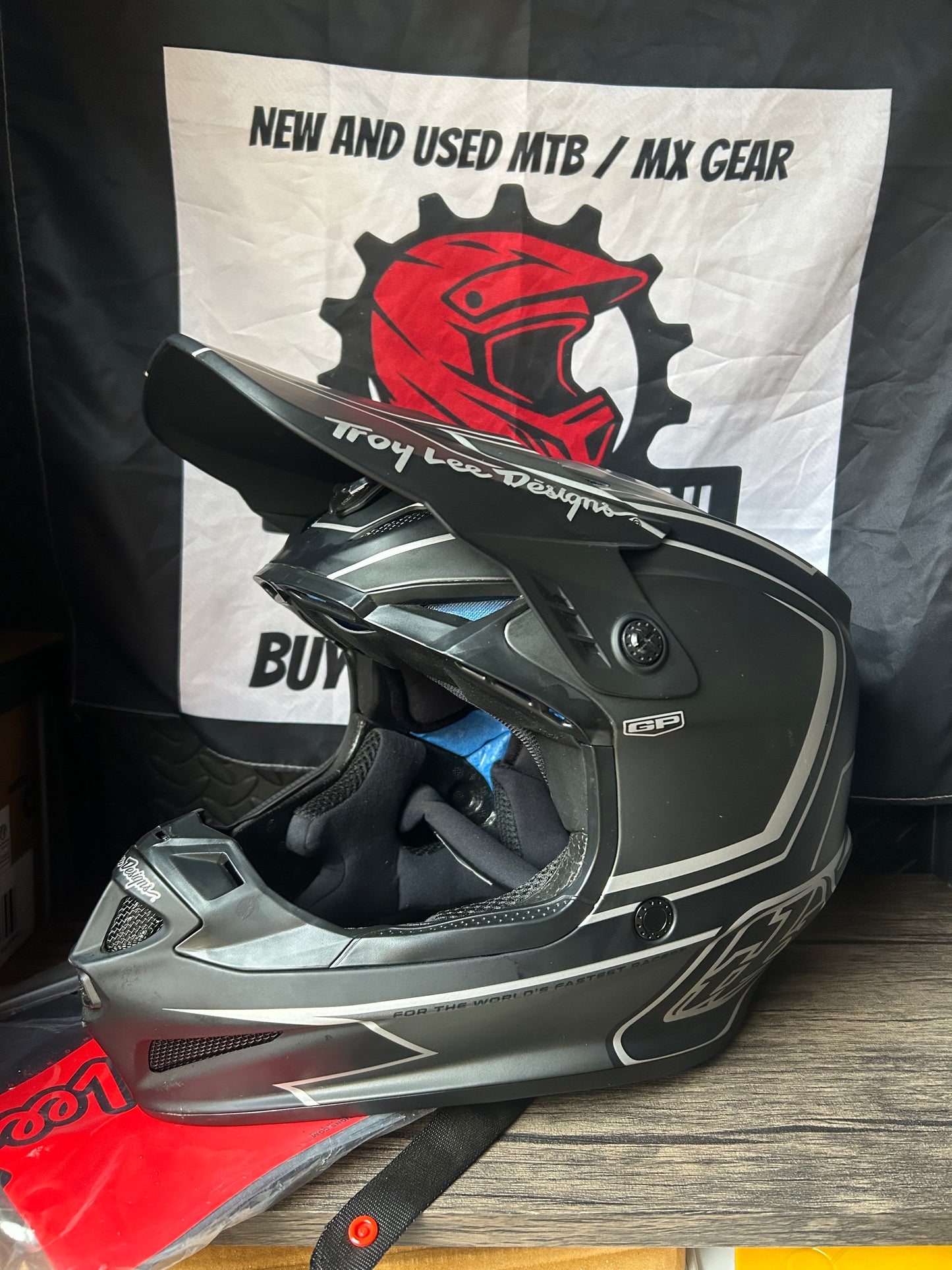 NEW troy lee designs helmet 62-63cm