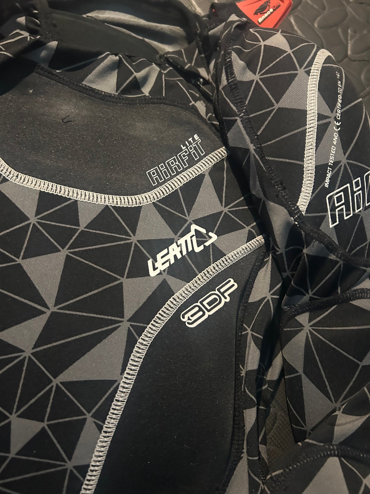 Leatt 3df body armour YM