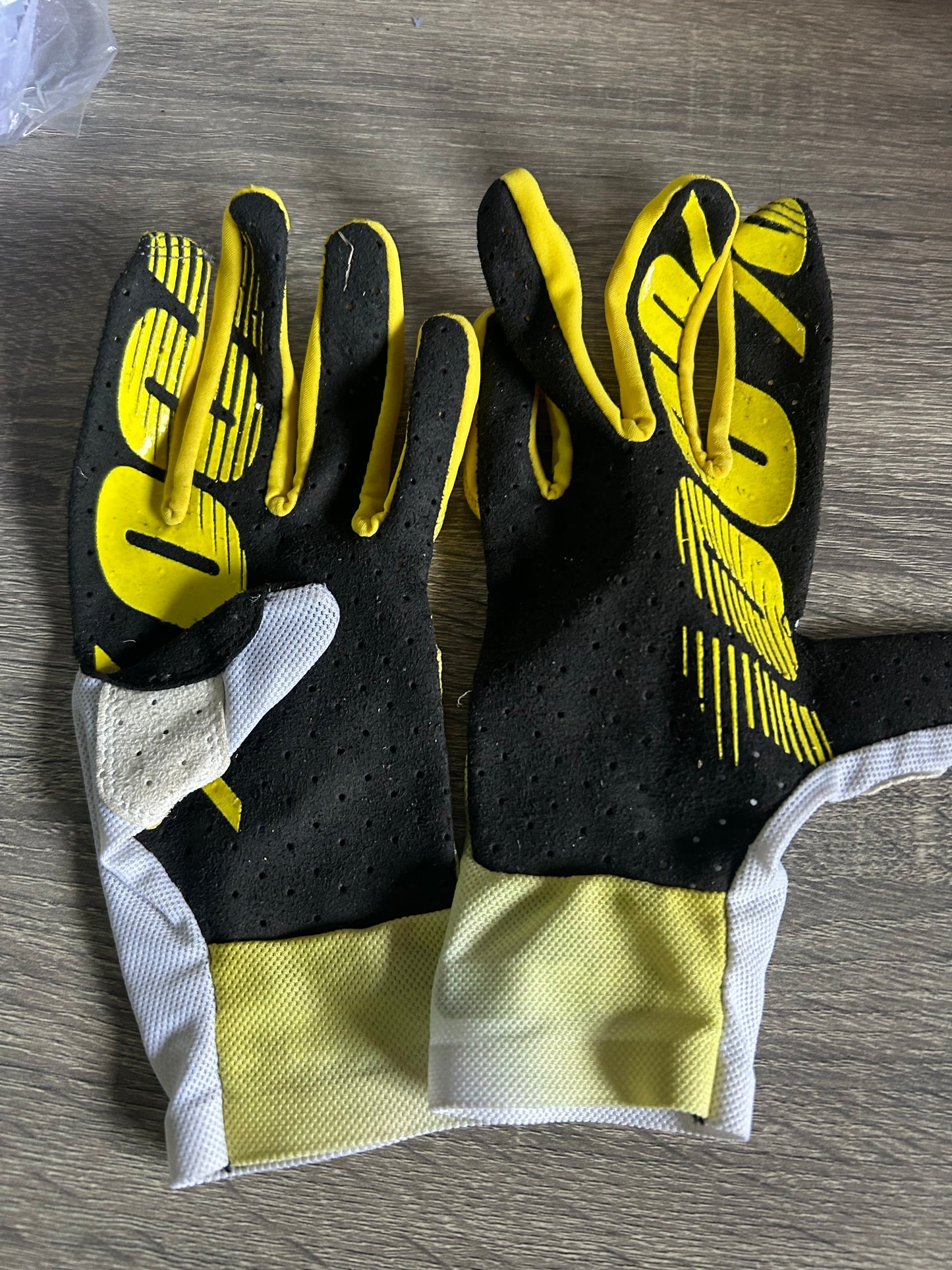 100% gloves small