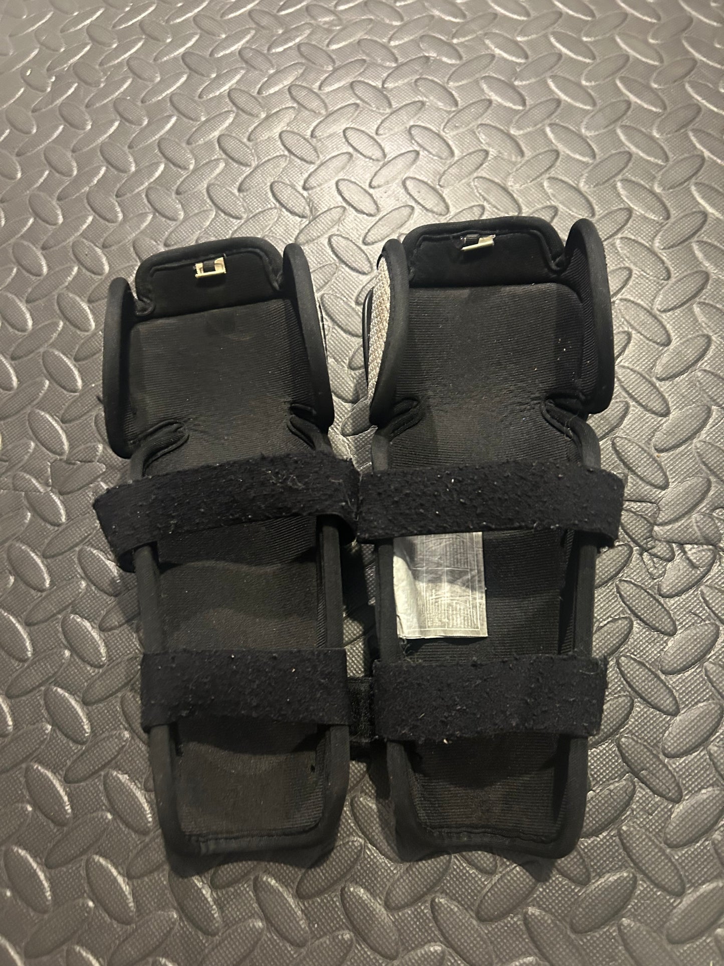 Fox titan knee and shin guards YM