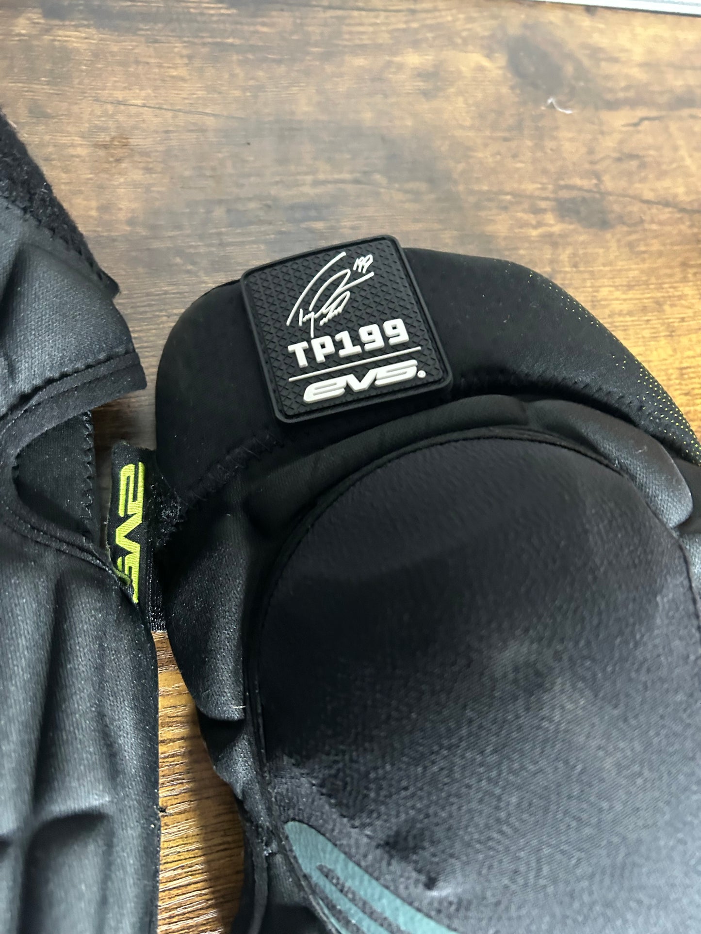 EVS Travis Pastrana knee pads S/M