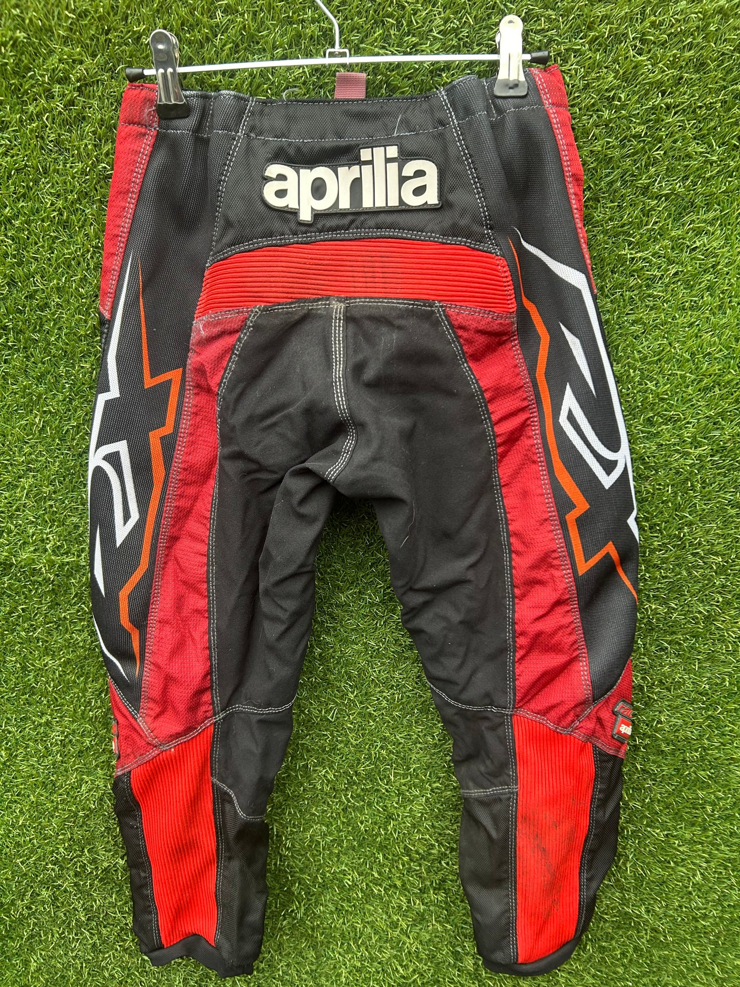 aprilla pants 26"